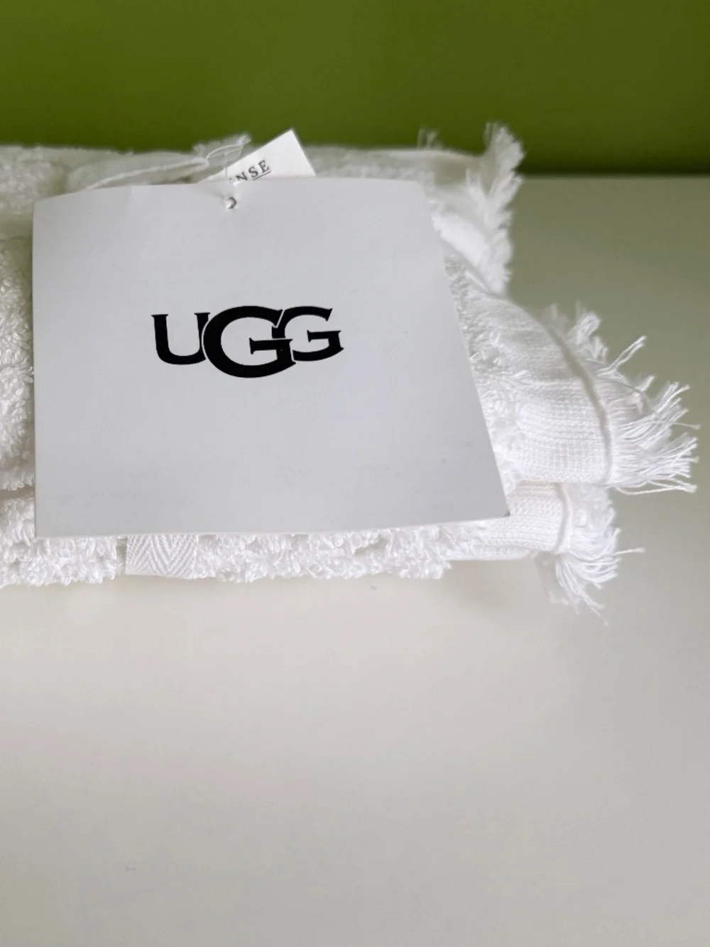 UGG set of 4 Wash Towels Fringed Textured White